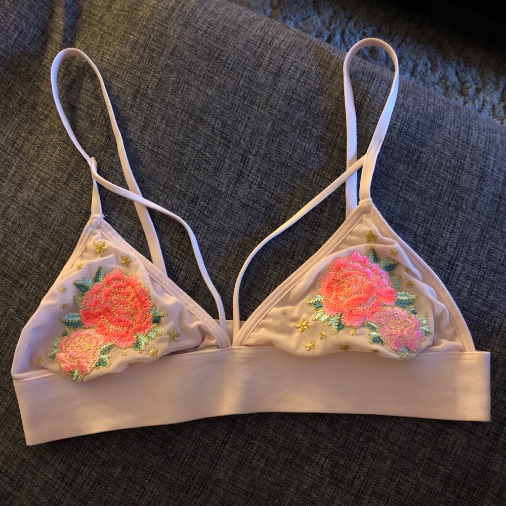 SOLD! Pink VS Rose Bralettes 🌹
